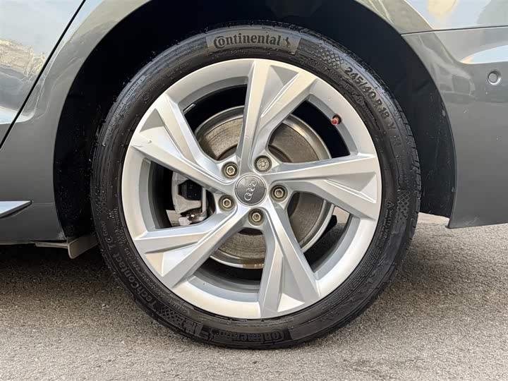 Фото 18 - Audi A4L