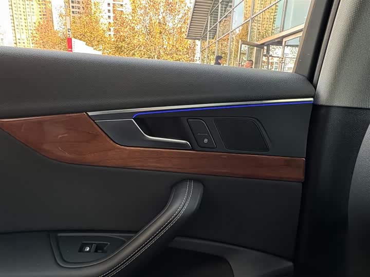 Фото 4 - Audi A4L