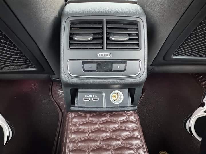 Фото 7 - Audi A4L