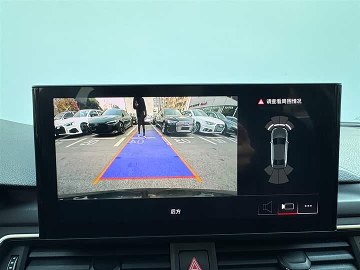 Фото 9 - Audi A4L