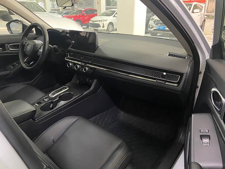 Фото 8 - Honda Civic