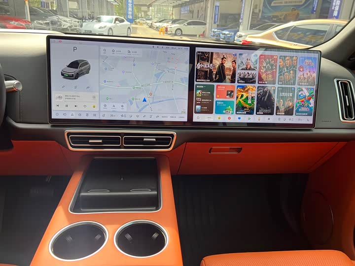 Фото 12 - LiXiang L8