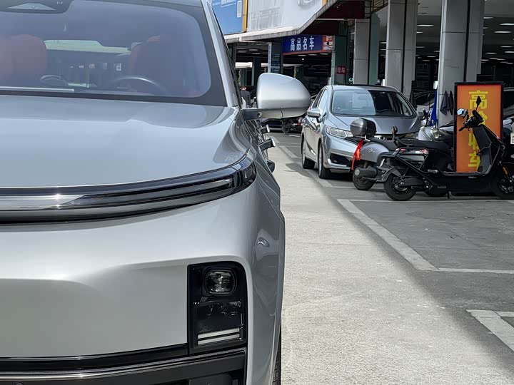 Фото 15 - LiXiang L8