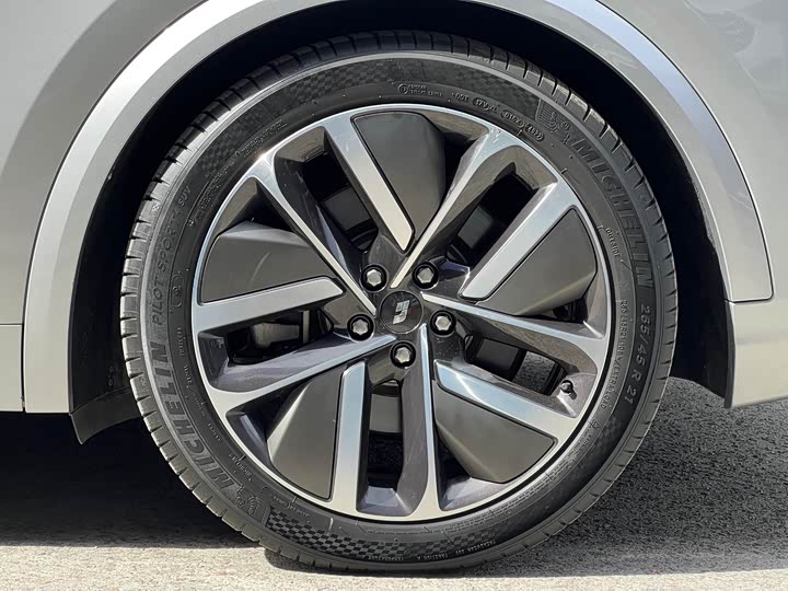 Фото 17 - LiXiang L8