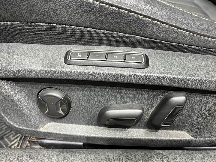 Фото 14 - Volkswagen Passat