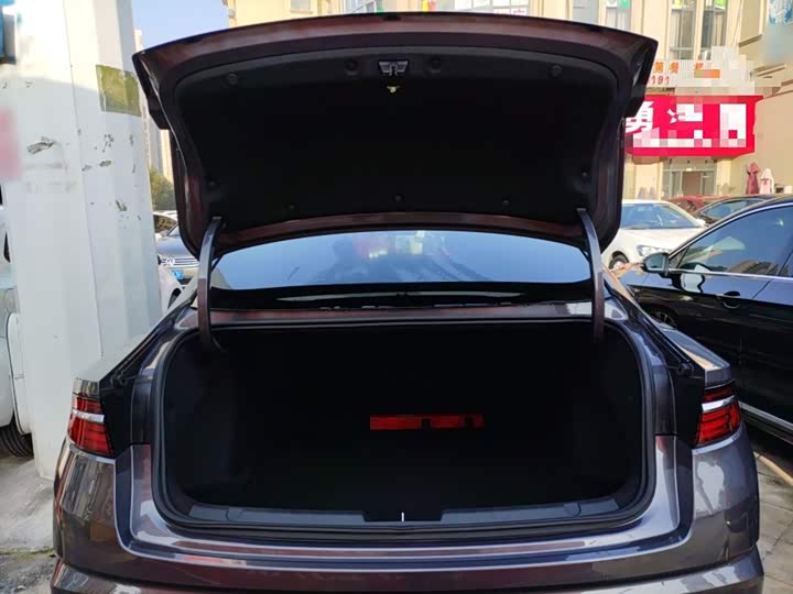 Фото 9 - Geely Preface