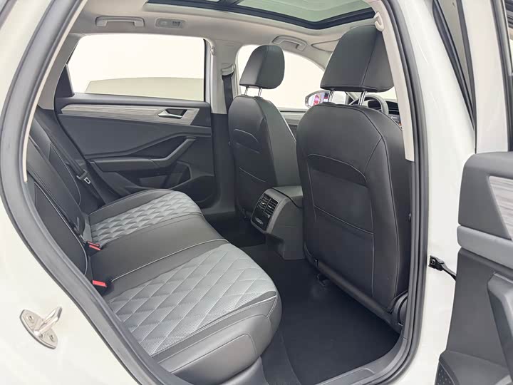 Фото 11 - Volkswagen Sagitar L