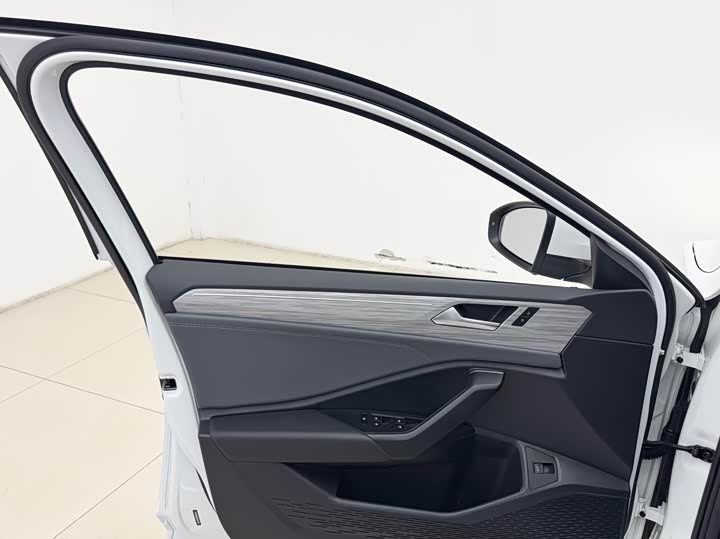 Фото 7 - Volkswagen Sagitar L