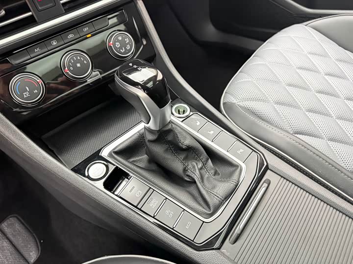 Фото 8 - Volkswagen Sagitar L