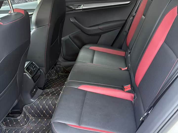 Фото 14 - Skoda Karoq