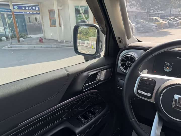 Фото 15 - Tank 300