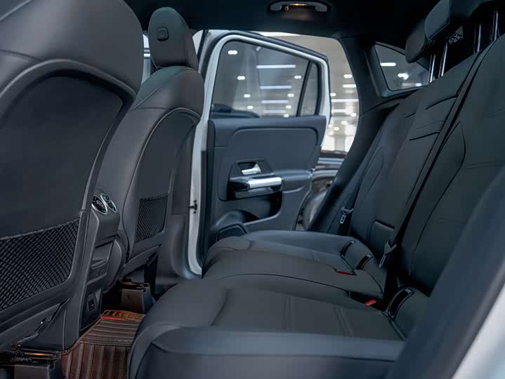 Фото 12 - Mercedes-Benz GLA-Class