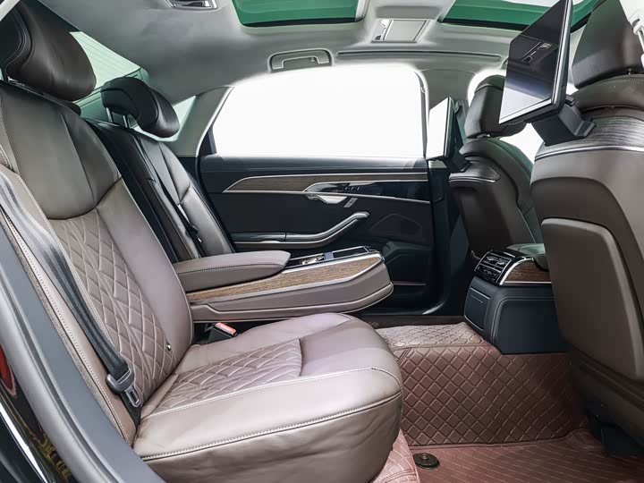 Фото 11 - Audi A8