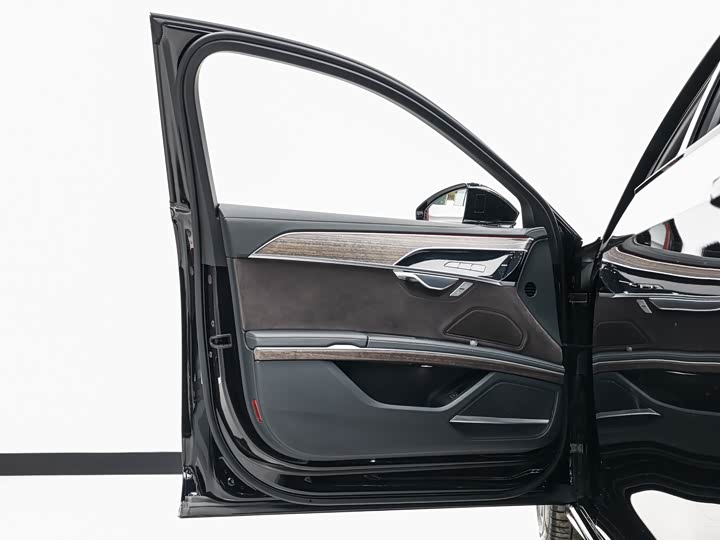 Фото 14 - Audi A8