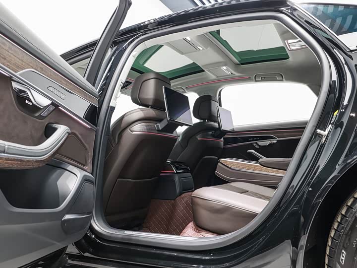 Фото 20 - Audi A8