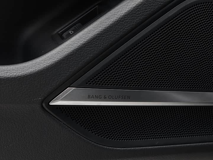 Фото 23 - Audi A8