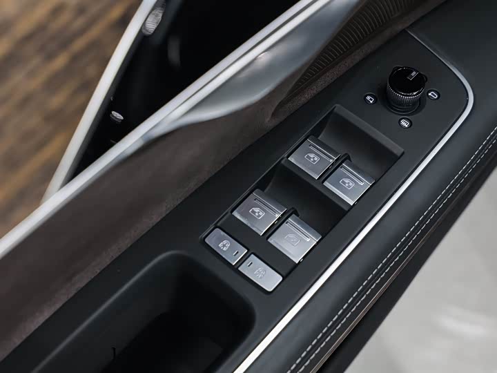 Фото 24 - Audi A8