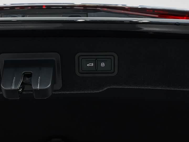 Фото 25 - Audi A8