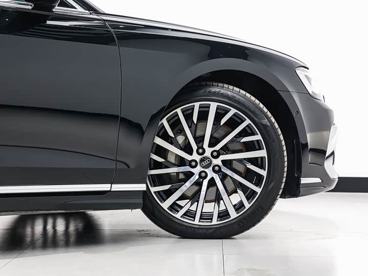 Фото 27 - Audi A8