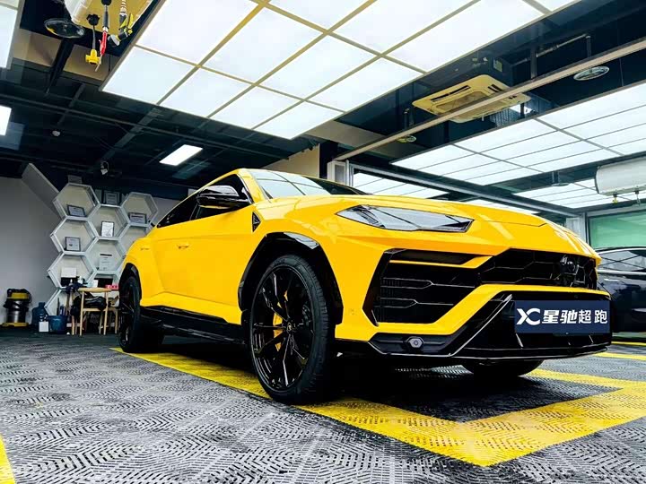 Фото 1 - Lamborghini Urus