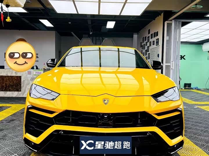 Фото 2 - Lamborghini Urus