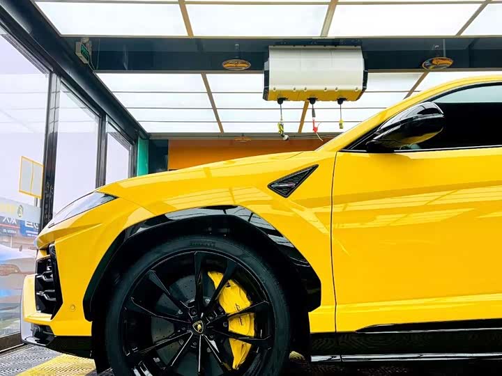 Фото 3 - Lamborghini Urus