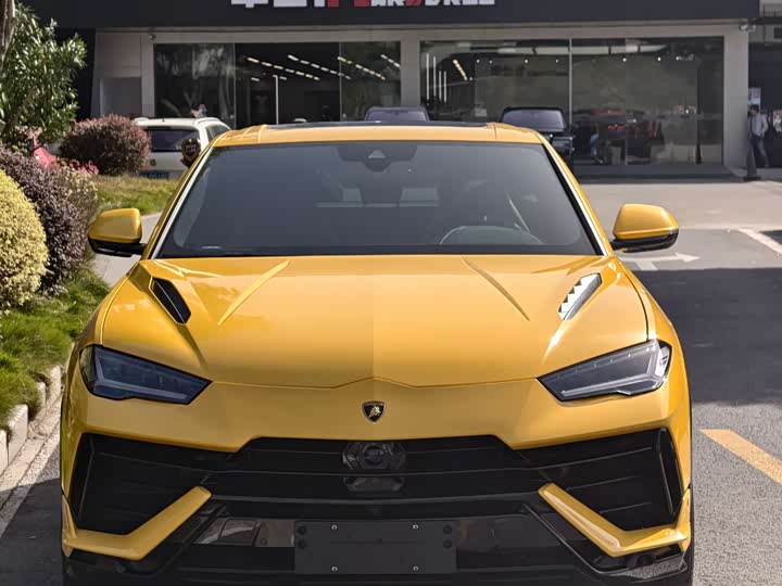 Фото 2 - Lamborghini Urus