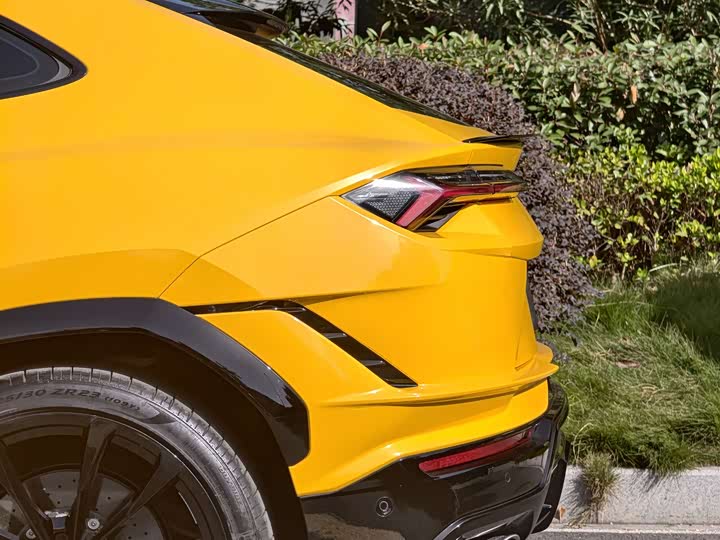 Фото 4 - Lamborghini Urus