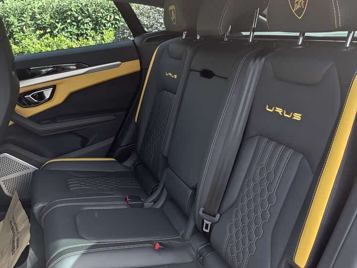 Фото 6 - Lamborghini Urus