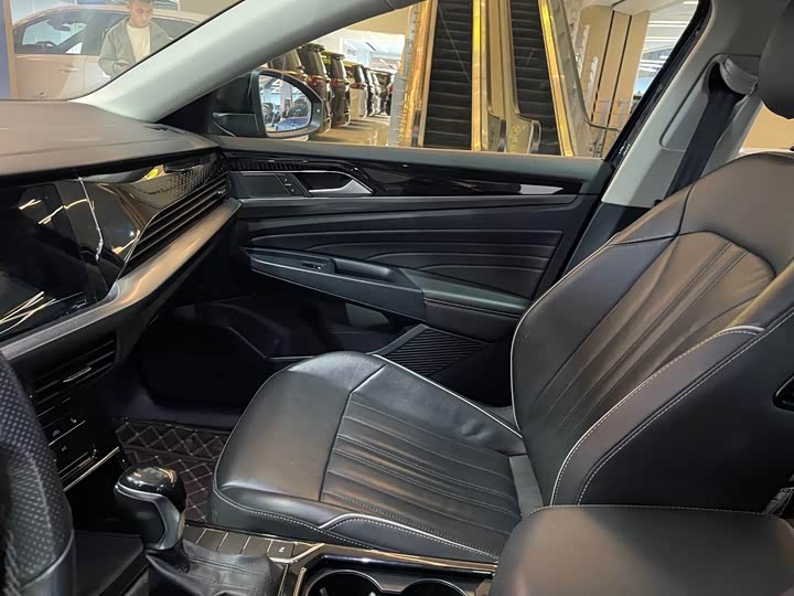 Фото 10 - Volkswagen Passat