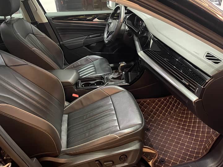 Фото 13 - Volkswagen Passat