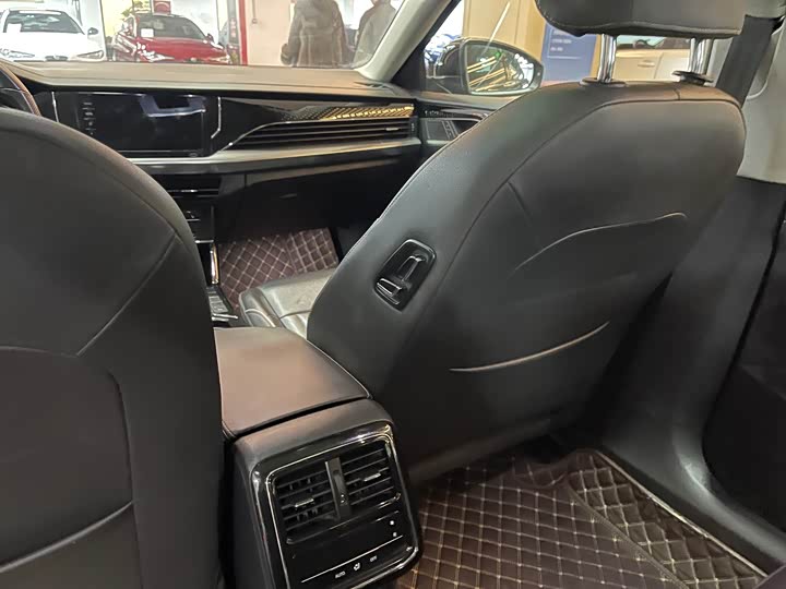 Фото 14 - Volkswagen Passat