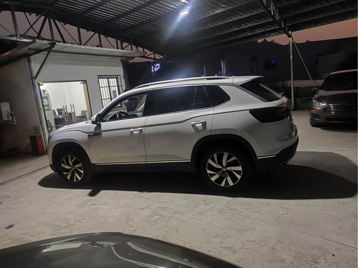 Фото 16 - Volkswagen Tayron