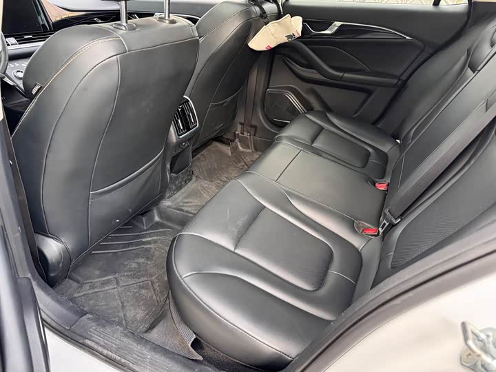 Фото 10 - Bestune B70