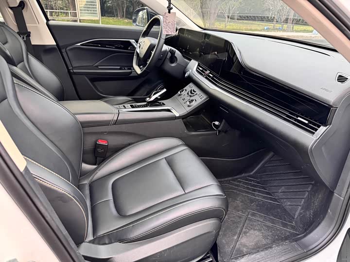 Фото 11 - Bestune B70