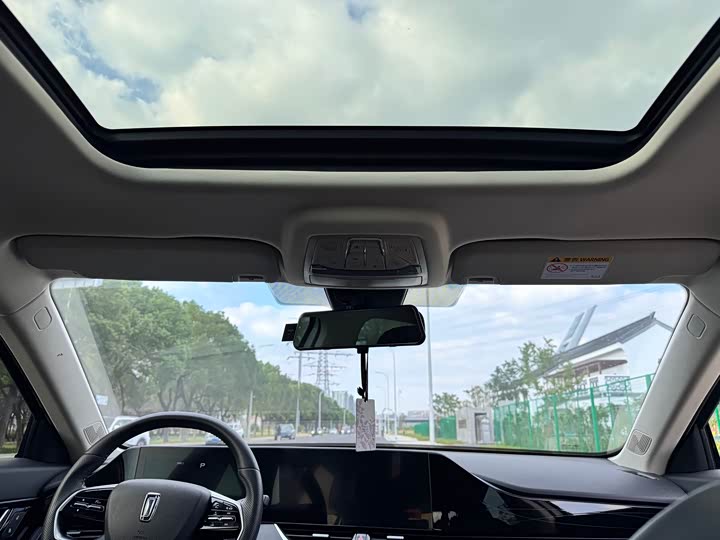 Фото 15 - Bestune B70