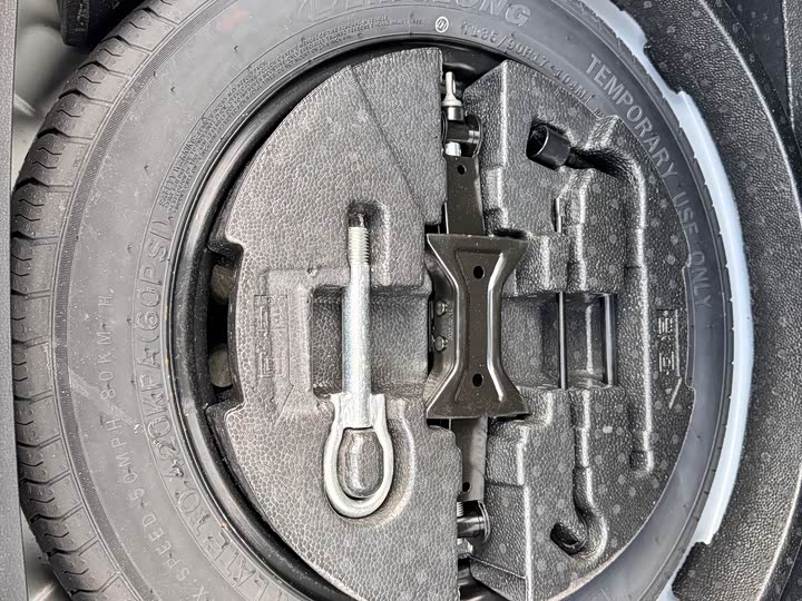 Фото 16 - Bestune B70