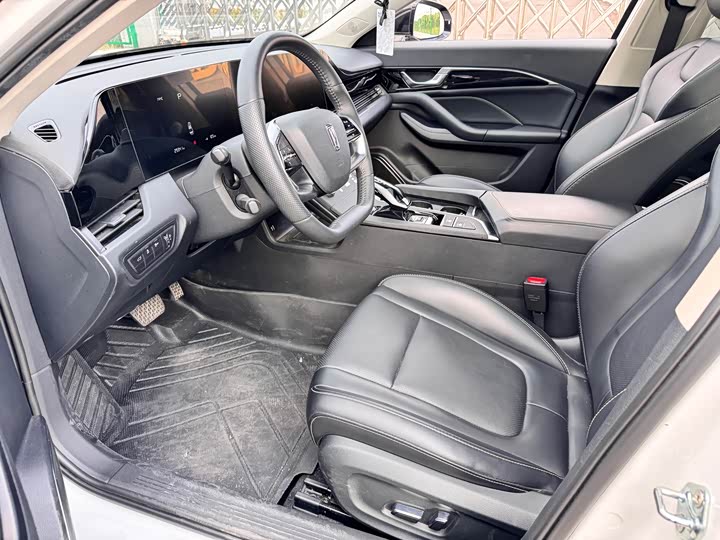 Фото 9 - Bestune B70