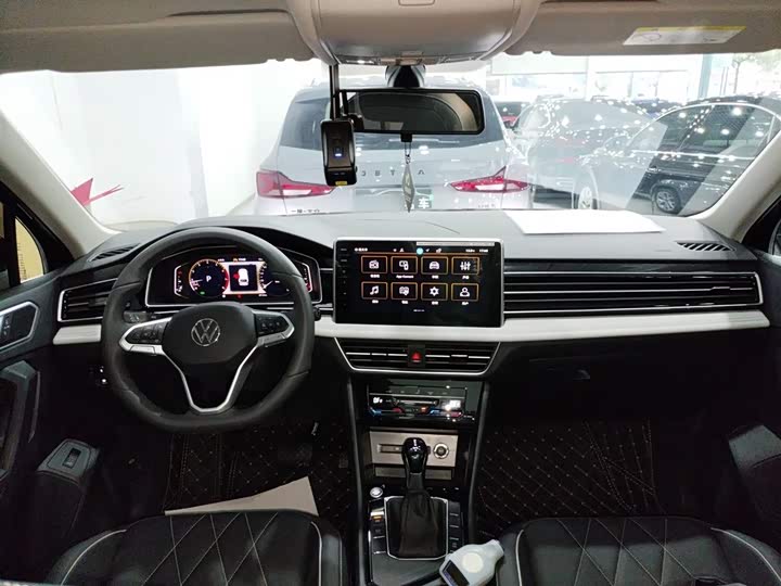 Фото 10 - Volkswagen Tiguan L Pro