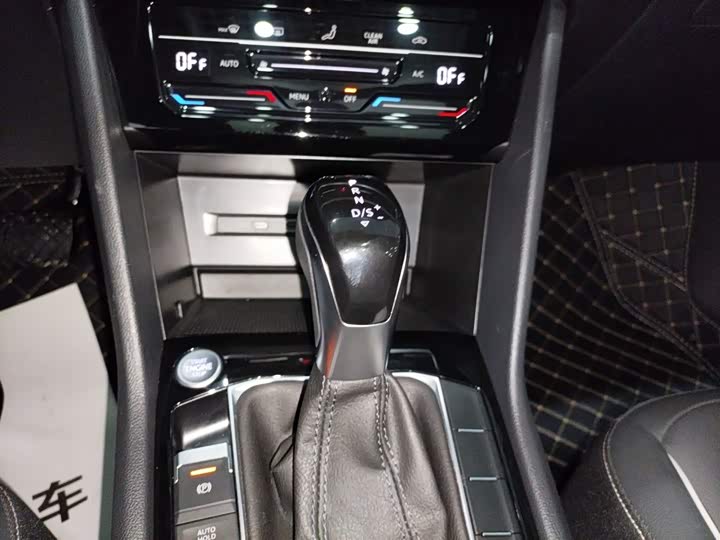 Фото 14 - Volkswagen Tiguan L Pro