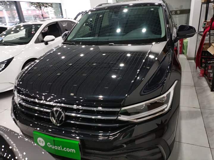 Фото 3 - Volkswagen Tiguan L Pro