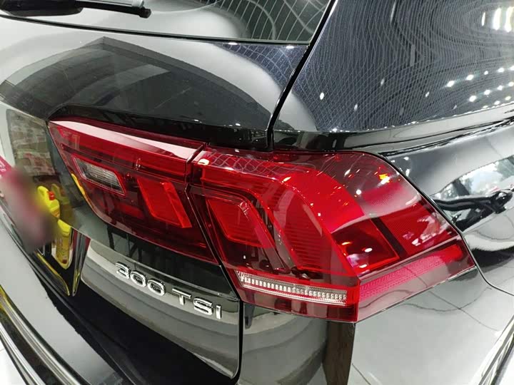 Фото 8 - Volkswagen Tiguan L Pro