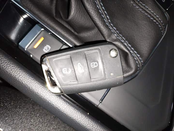 Фото 9 - Volkswagen Tiguan L Pro