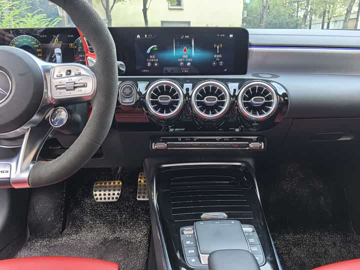 Фото 9 - Mercedes-Benz A-Class AMG