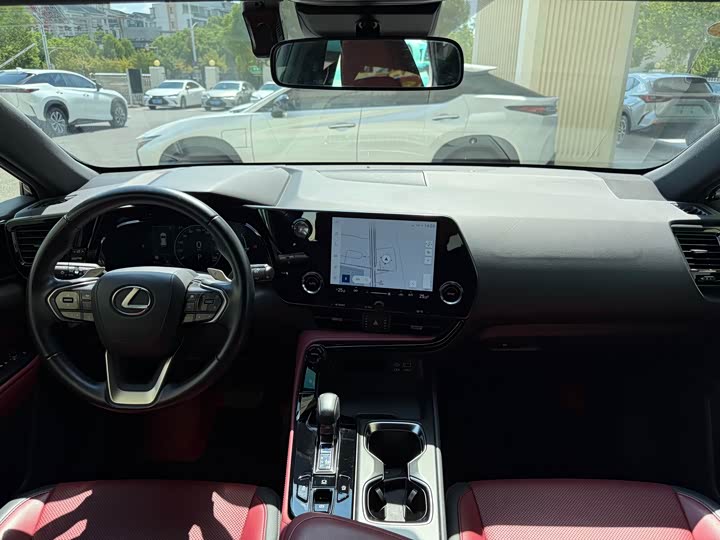 Фото 3 - Lexus NX