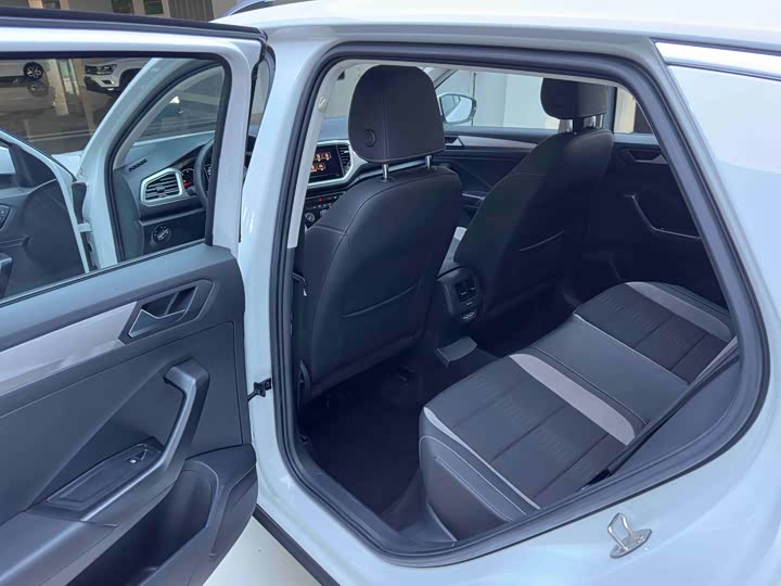 Фото 10 - Volkswagen T-Roc