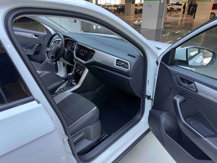 Фото 11 - Volkswagen T-Roc