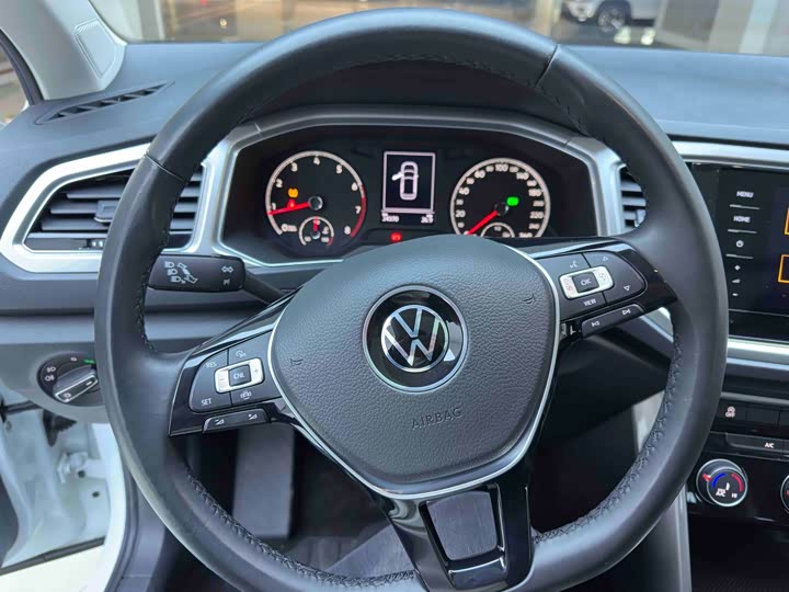 Фото 13 - Volkswagen T-Roc