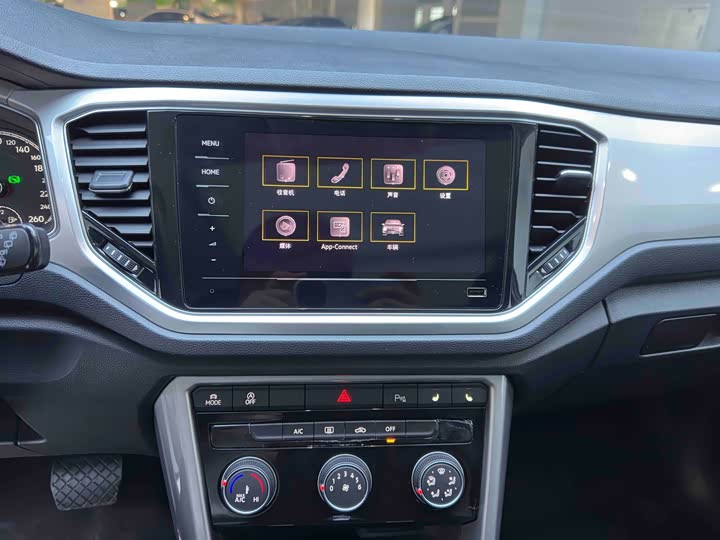 Фото 14 - Volkswagen T-Roc