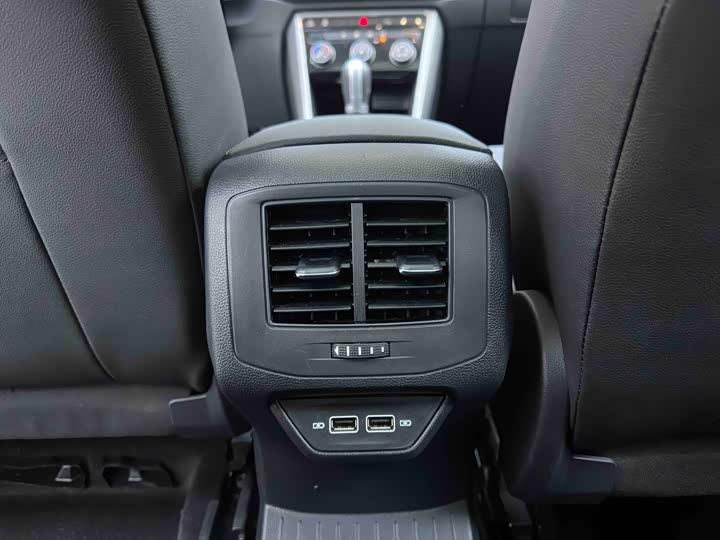 Фото 17 - Volkswagen T-Roc